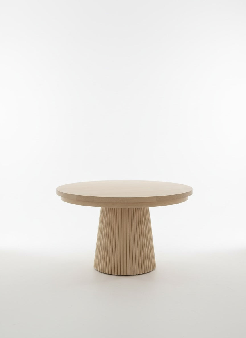 Round wood extendable table with reeded base