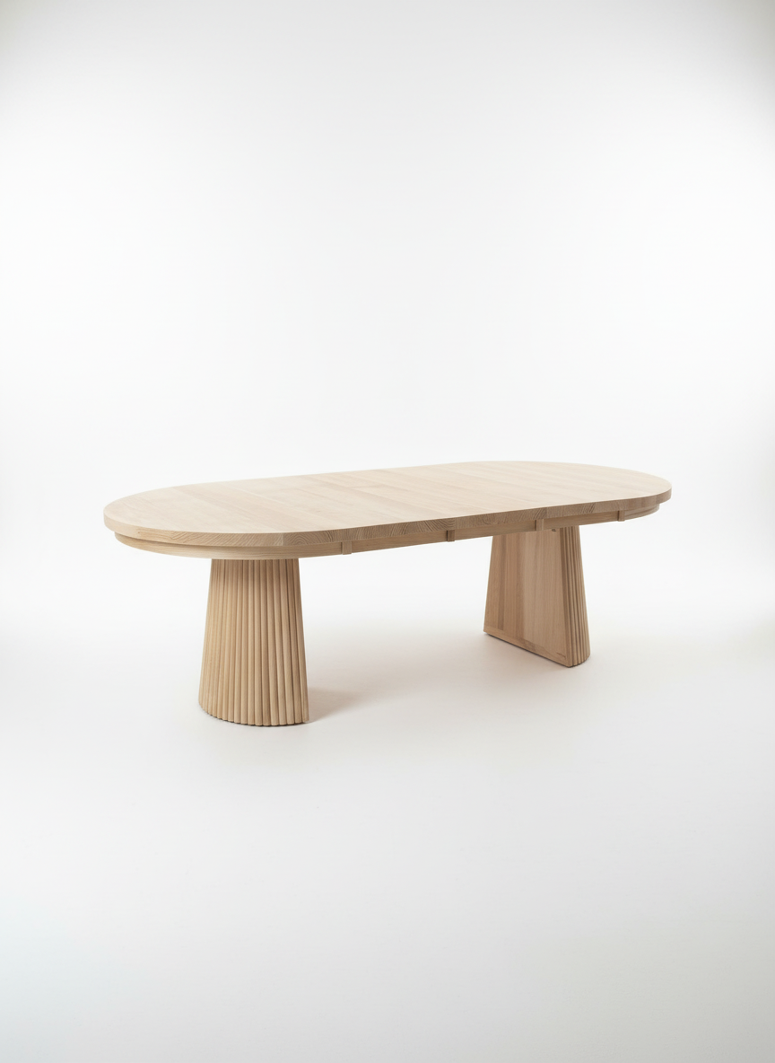 Round wood extendable table with reeded base