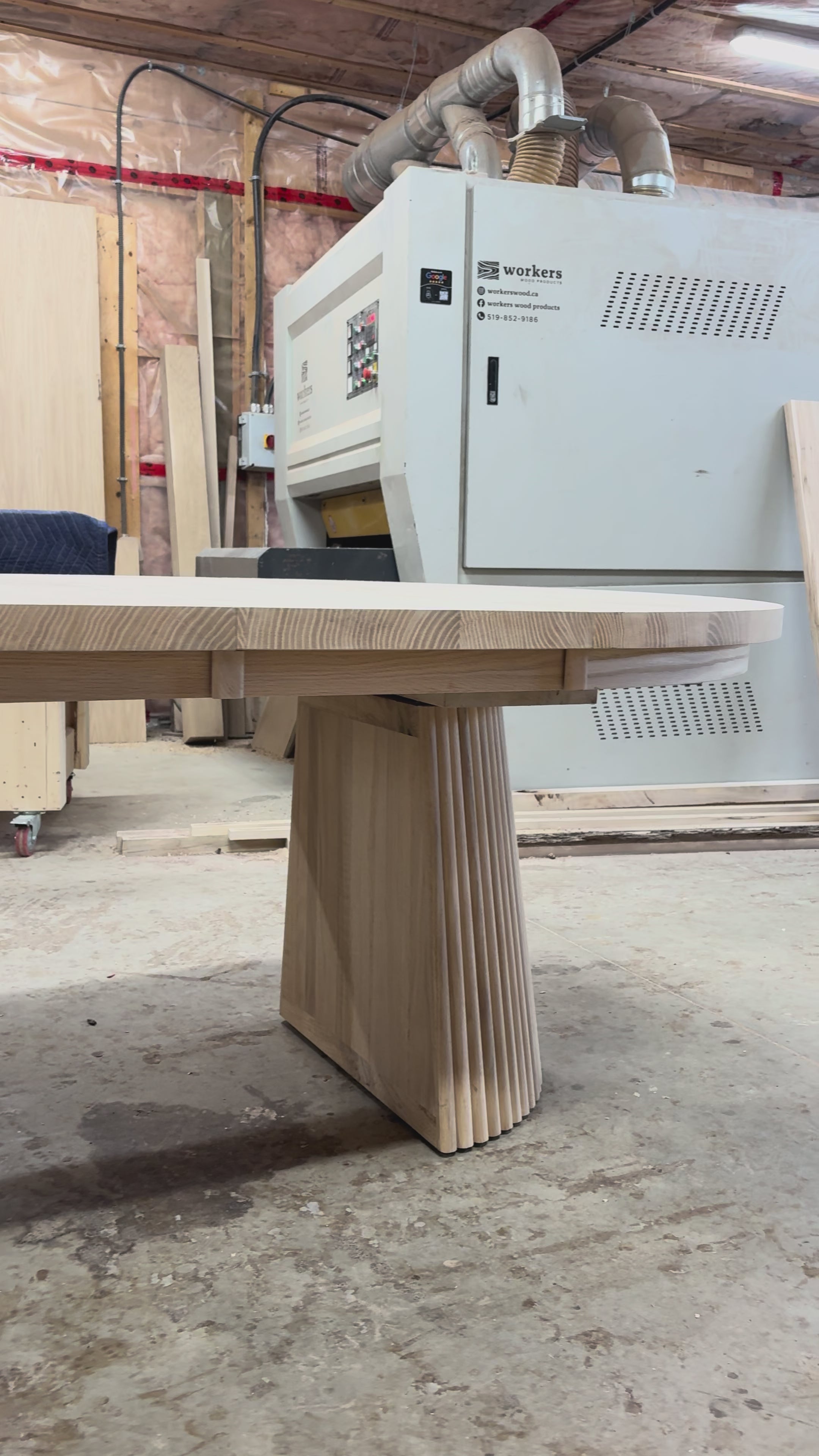 round extendable table with wood base